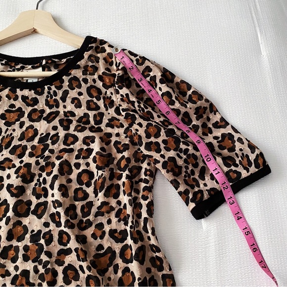 Leopard Print Short Sleeve Textured Top - Picture 5 of 9